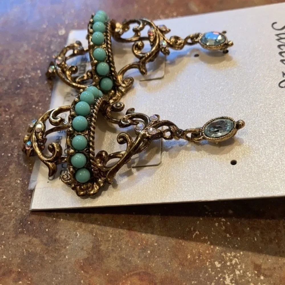 Very cool Ornate dangle earrings gold tone w/turquoise colored beads & crystals